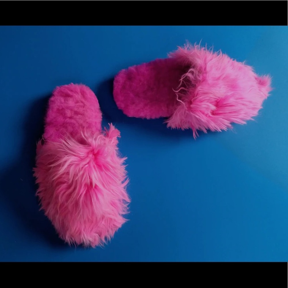 Inspired Peru ALPACA SURI FUR Fuchsia SLIPPERS sz.L